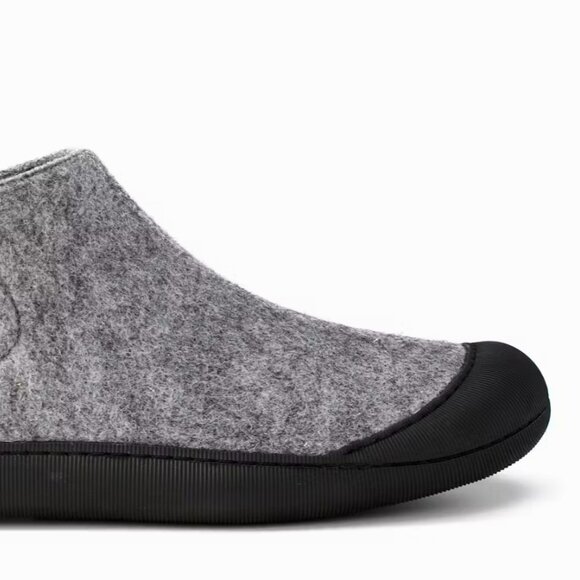 Grey's Slip On NWT - Picture 3 of 7